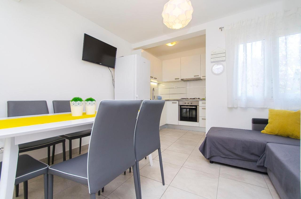 Apartments Milan Рогозница Экстерьер фото